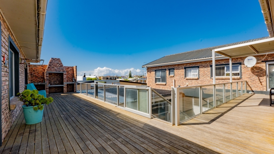 9 Bedroom Property for Sale in Struisbaai Western Cape